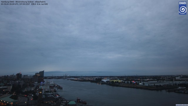 Webcam des DWD - Hamburger Hafen - Blickrichtung Südost - elbaufwärts vom Thu  3 Oct 07:20:00 CEST 2024 | Webcam from DWD over the Port of Hamburg - South East Direction taken at Thu  3 Oct 07:20:00 CEST 2024