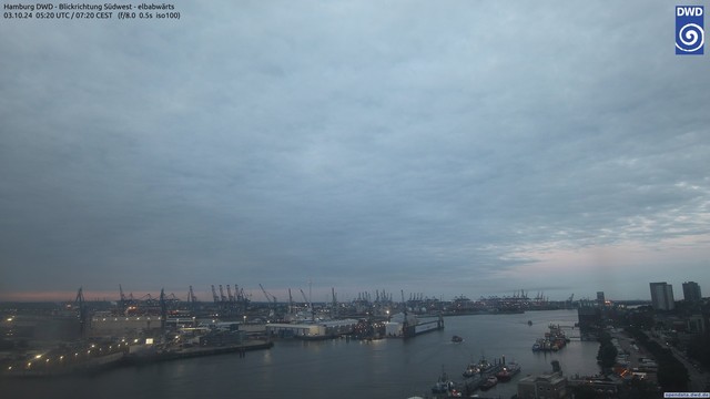 Webcam des DWD - Hamburger Hafen - Blickrichtung Südwest - elbabwärts vom Thu  3 Oct 07:20:00 CEST 2024 | Webcam from DWD over the Port of Hamburg - South West Direction taken at Thu  3 Oct 07:20:00 CEST 2024