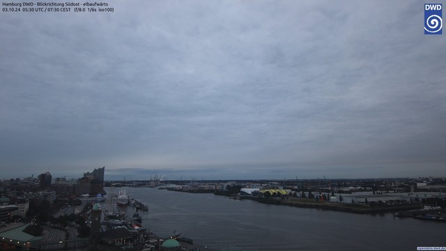 Webcam des DWD - Hamburger Hafen - Blickrichtung Südost - elbaufwärts vom Thu  3 Oct 07:30:00 CEST 2024 | Webcam from DWD over the Port of Hamburg - South East Direction taken at Thu  3 Oct 07:30:00 CEST 2024