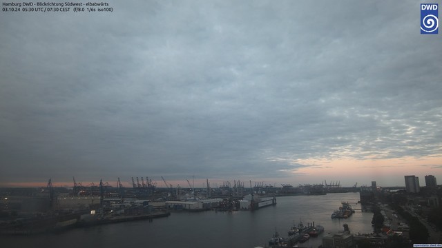 Webcam des DWD - Hamburger Hafen - Blickrichtung Südwest - elbabwärts vom Thu  3 Oct 07:30:00 CEST 2024 | Webcam from DWD over the Port of Hamburg - South West Direction taken at Thu  3 Oct 07:30:00 CEST 2024