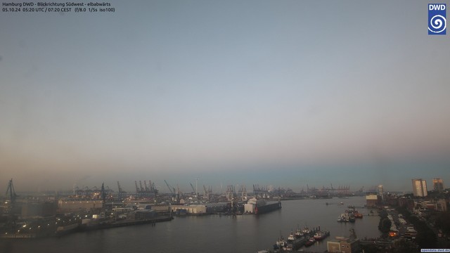 Webcam des DWD - Hamburger Hafen - Blickrichtung Südwest - elbabwärts vom Sat  5 Oct 07:20:00 CEST 2024 | Webcam from DWD over the Port of Hamburg - South West Direction taken at Sat  5 Oct 07:20:00 CEST 2024