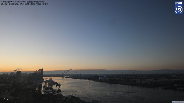 Webcam des DWD - Hamburger Hafen - Blickrichtung Südost - elbaufwärts vom Sat  5 Oct 07:30:00 CEST 2024 | Webcam from DWD over the Port of Hamburg - South East Direction taken at Sat  5 Oct 07:30:00 CEST 2024