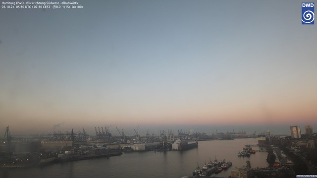 Webcam des DWD - Hamburger Hafen - Blickrichtung Südwest - elbabwärts vom Sat  5 Oct 07:30:00 CEST 2024 | Webcam from DWD over the Port of Hamburg - South West Direction taken at Sat  5 Oct 07:30:00 CEST 2024