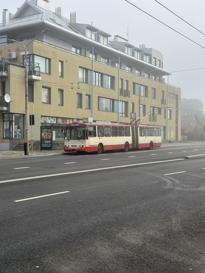 Senas Škoda troleibusas su priekaba. Po kelių metų jau bus istorija. 