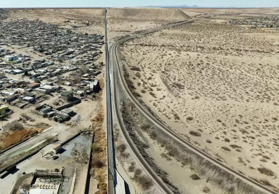 Part of the USELESS wall area Texas was "attempting" to build between Mexico and Texas.